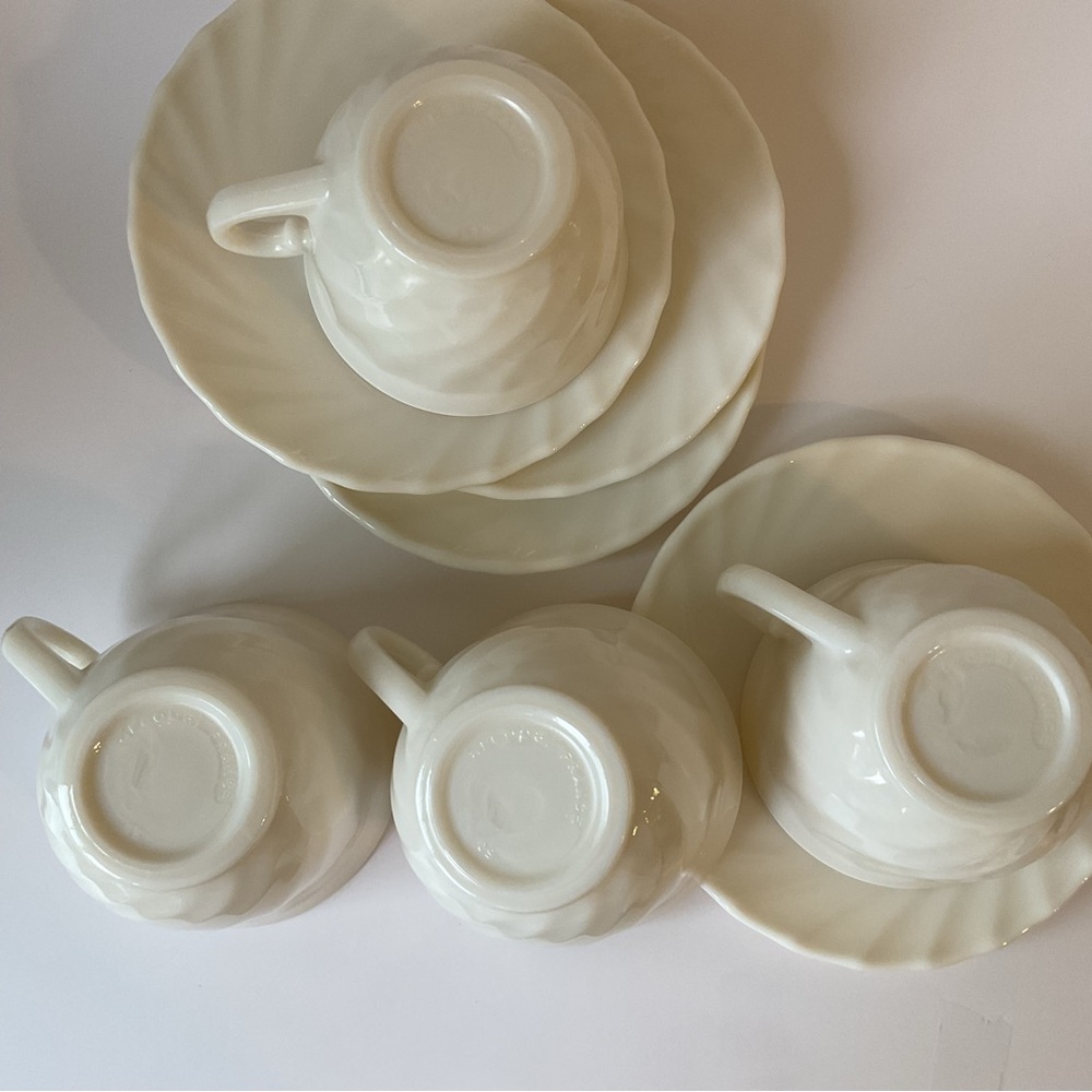 Arcopal Trianon Ivory Swirl Glass Cups and Saucers Set of 4 France - Picture 11 of 16
